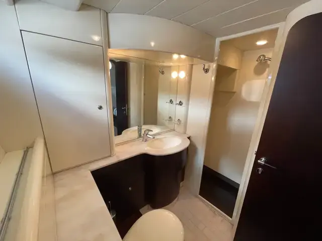 Ferretti Yachts 680