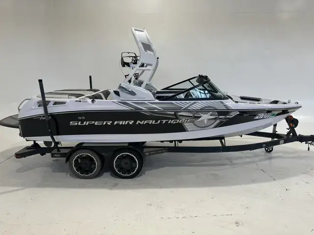 Super Air Nautique 210