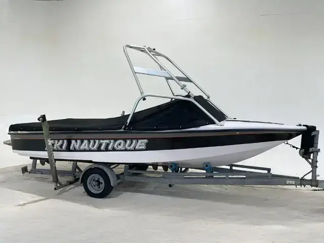 Correct Craft Ski Nautique 196 Limited