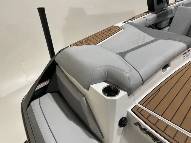 Nautique G23