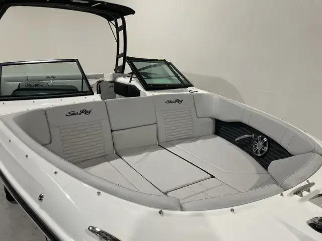 Sea Ray 230 Spx