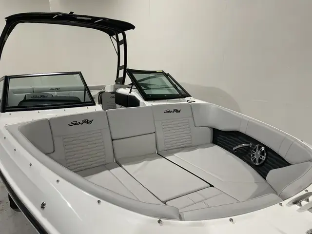 Sea Ray 230 Spx