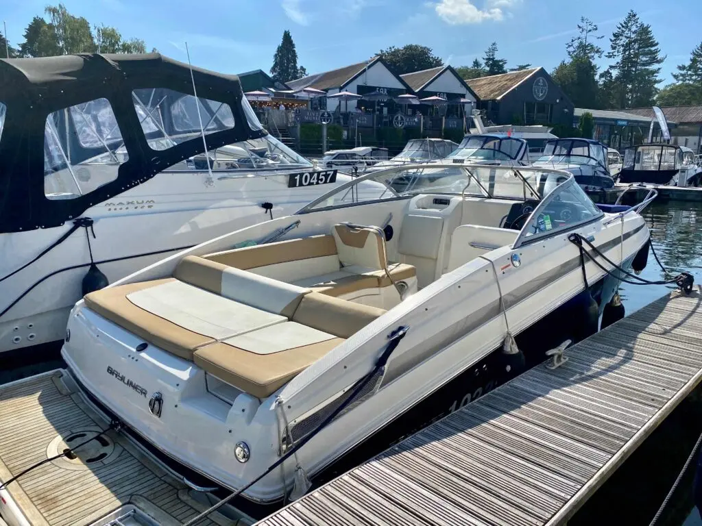 2017 Bayliner 742 cuddy