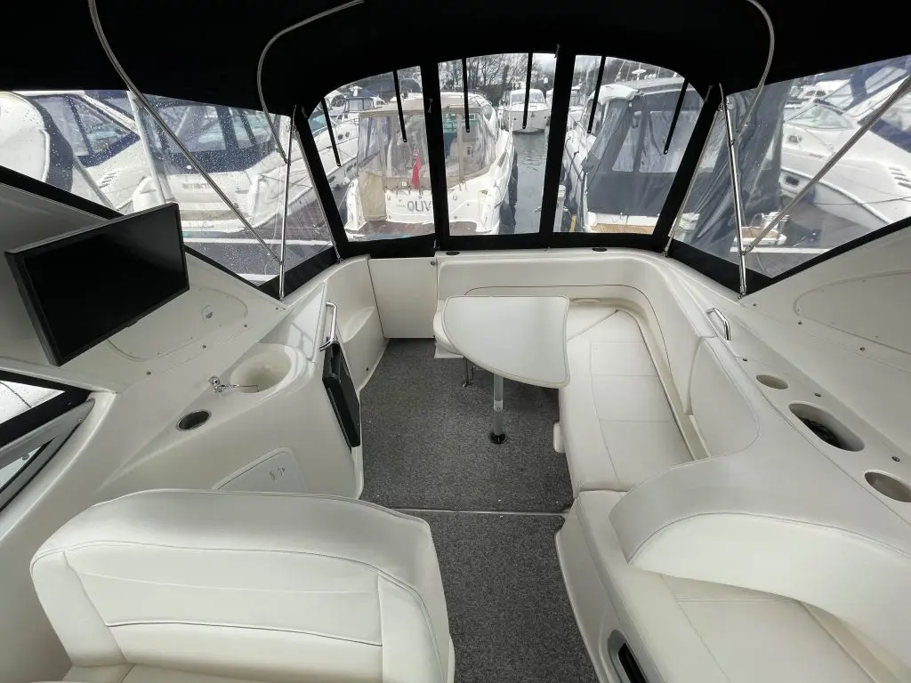 2009 Bayliner 320 cruiser