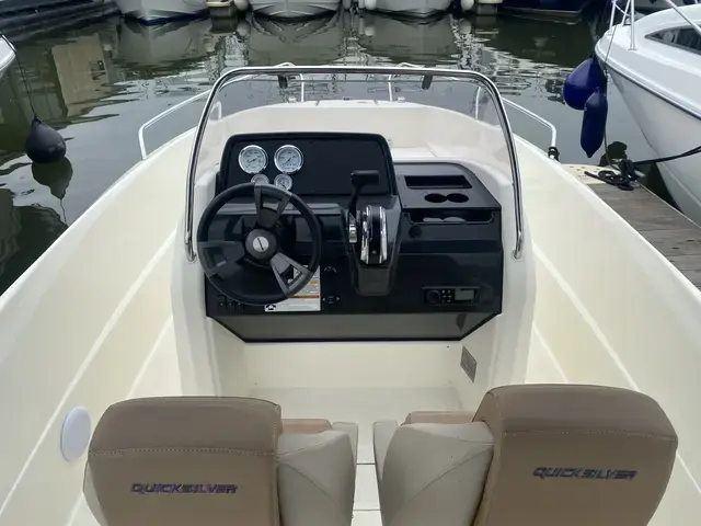 Quicksilver 555 Open