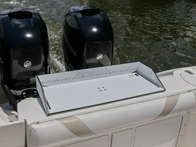 Boston Whaler 270 Outrage