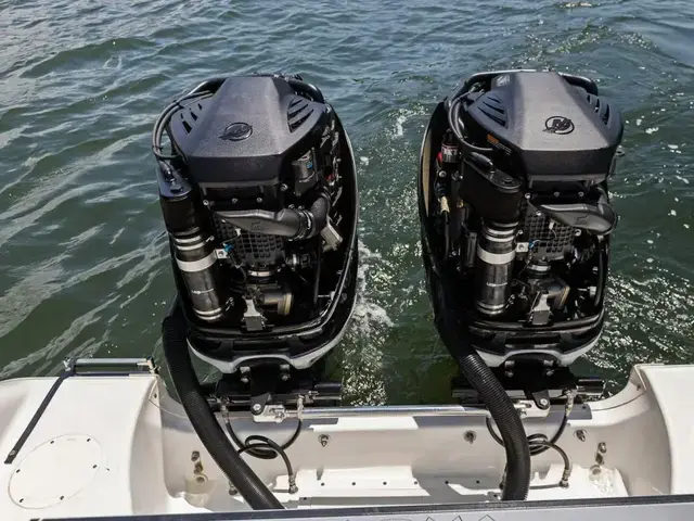 Boston Whaler 270 Outrage