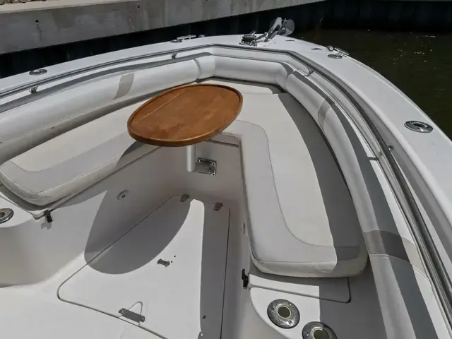 Boston Whaler 270 Outrage