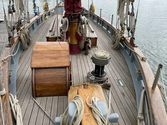 Classic Gaff Cutter Golden Vanity