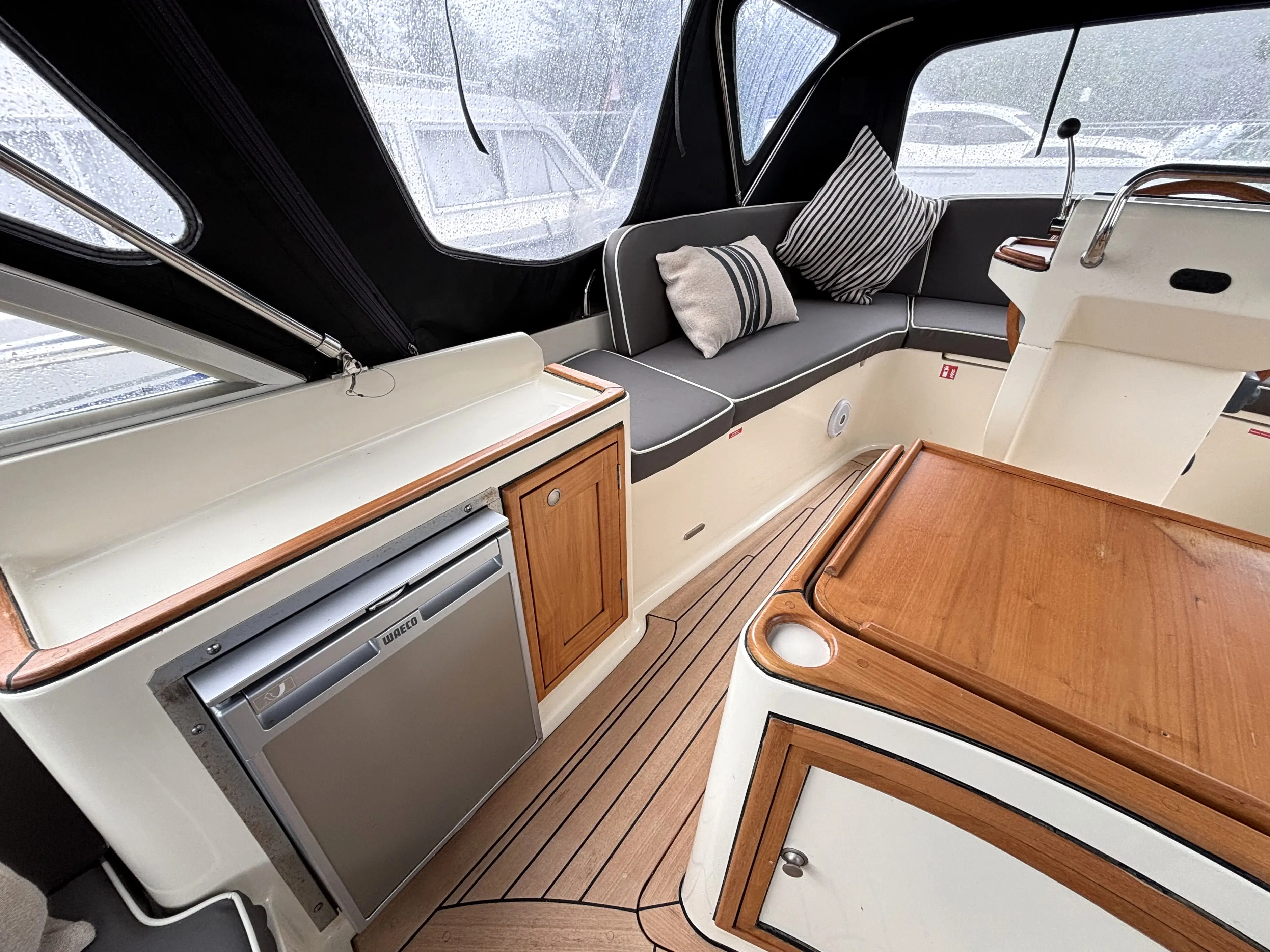 INTERBOAT INTERCRUISER 27 CABIN 2015