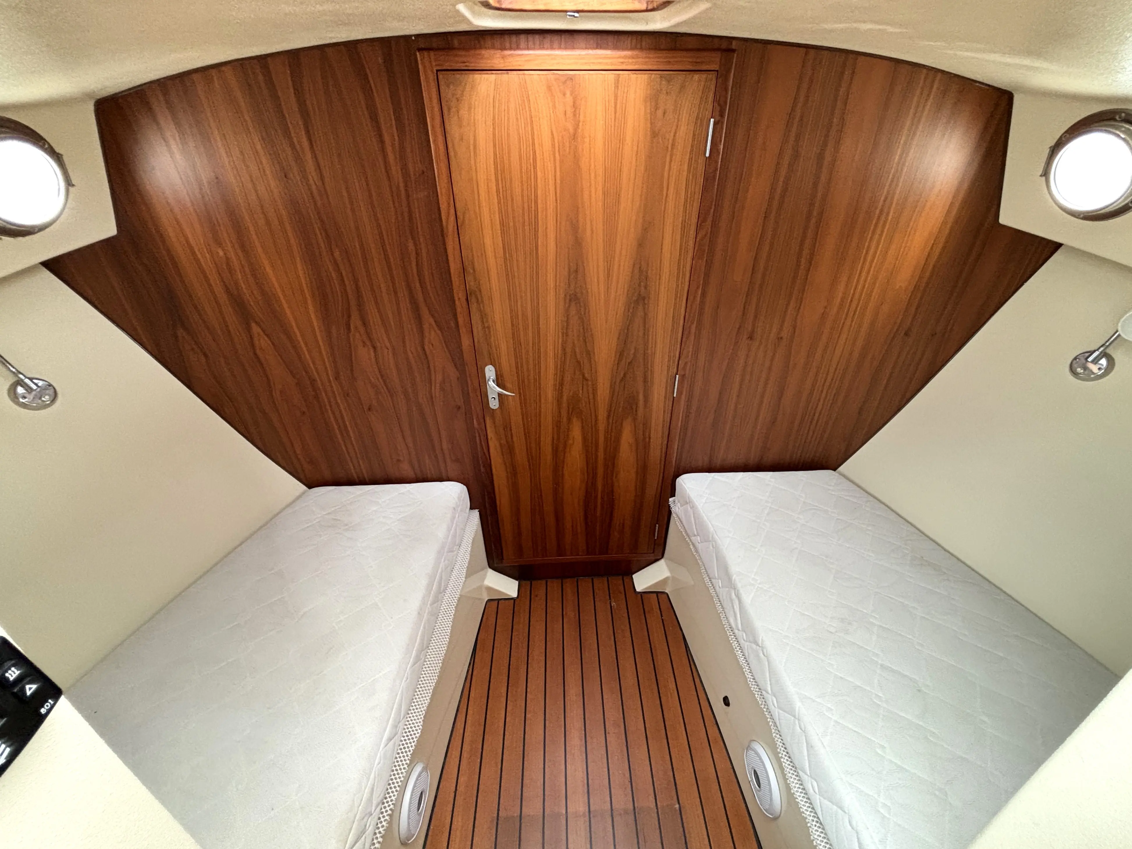 INTERBOAT INTERCRUISER 27 CABIN 2015