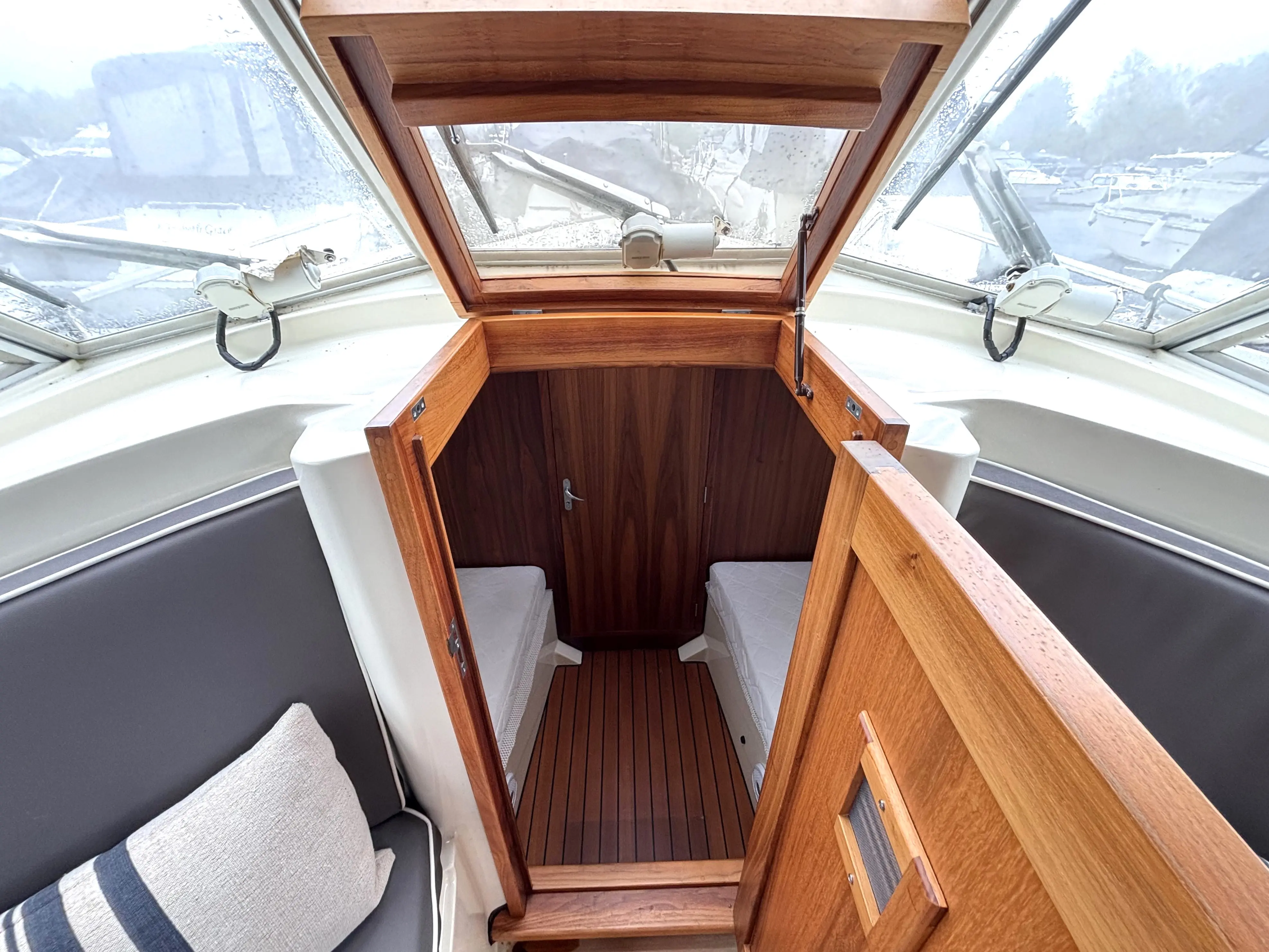 INTERBOAT INTERCRUISER 27 CABIN 2015