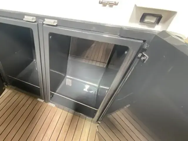 Fairline F Line 33