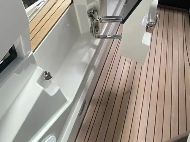 Fairline F Line 33