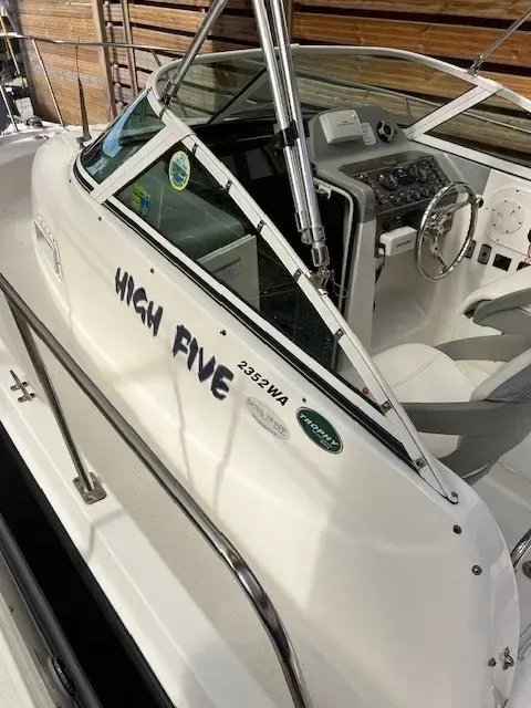 2010 Bayliner 2352 trophy