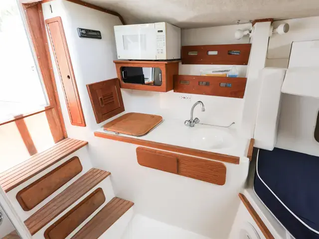 Contender 35 Express Side Console