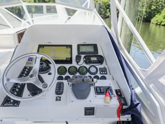 Contender 35 Express Side Console