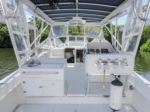 Contender 35 Express Side Console