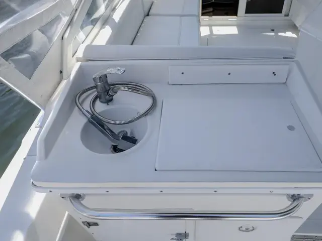 Contender 35 Express Side Console