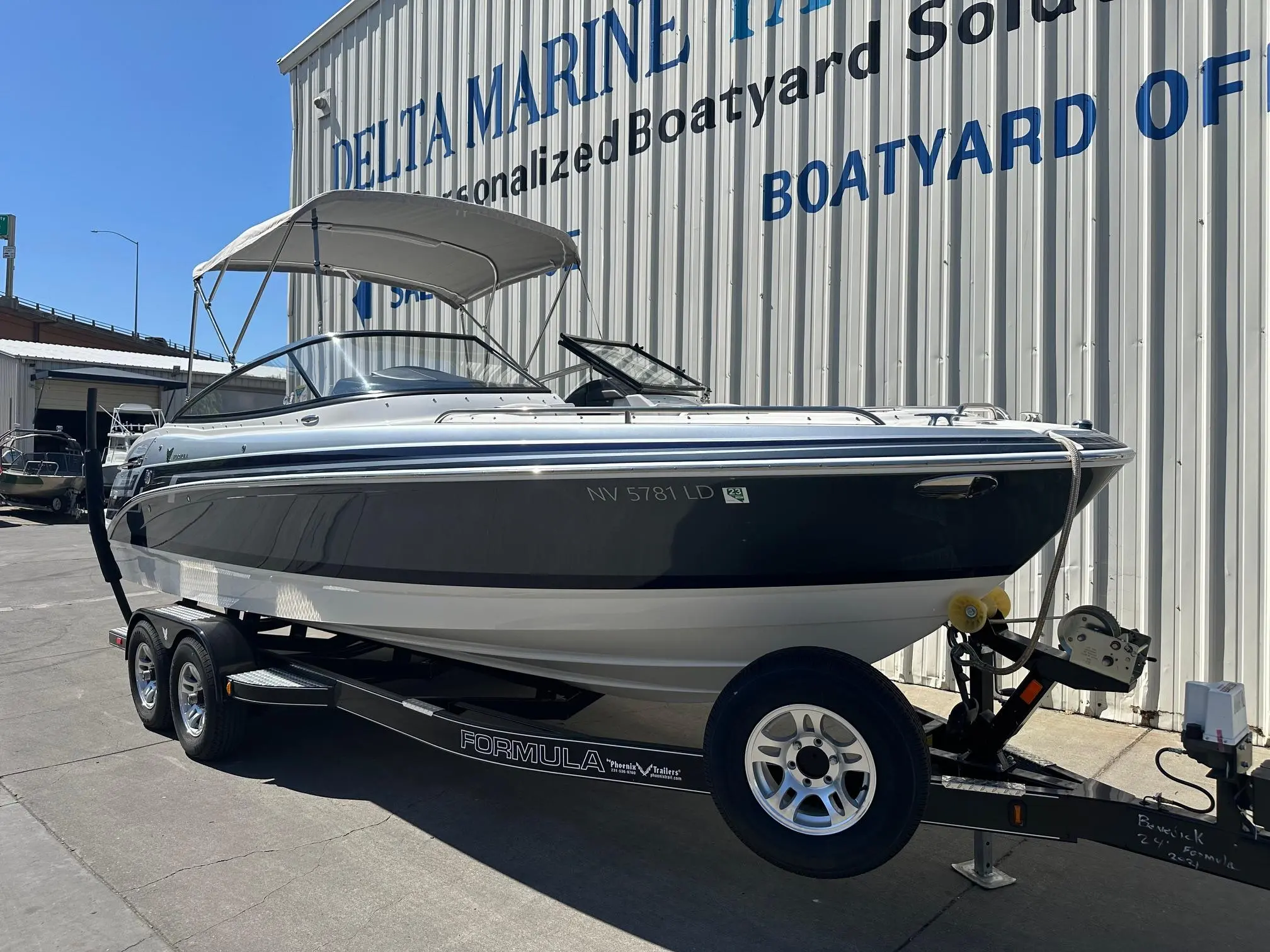 2021 Formula 240 bowrider