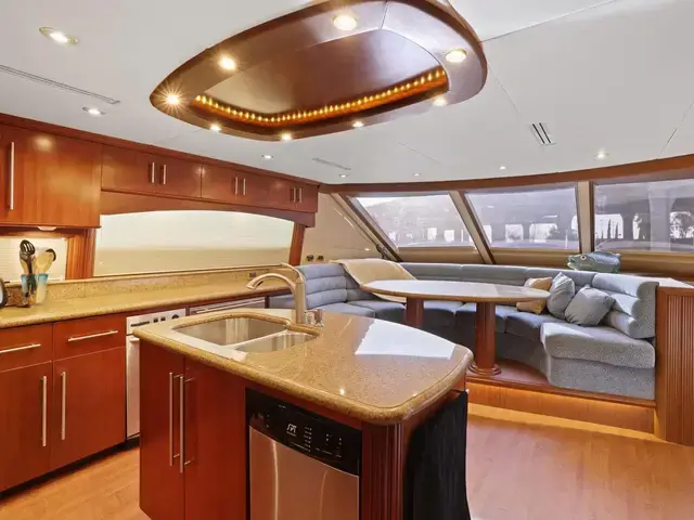 Lazzara Yachts 80 Skylounge M.Y.