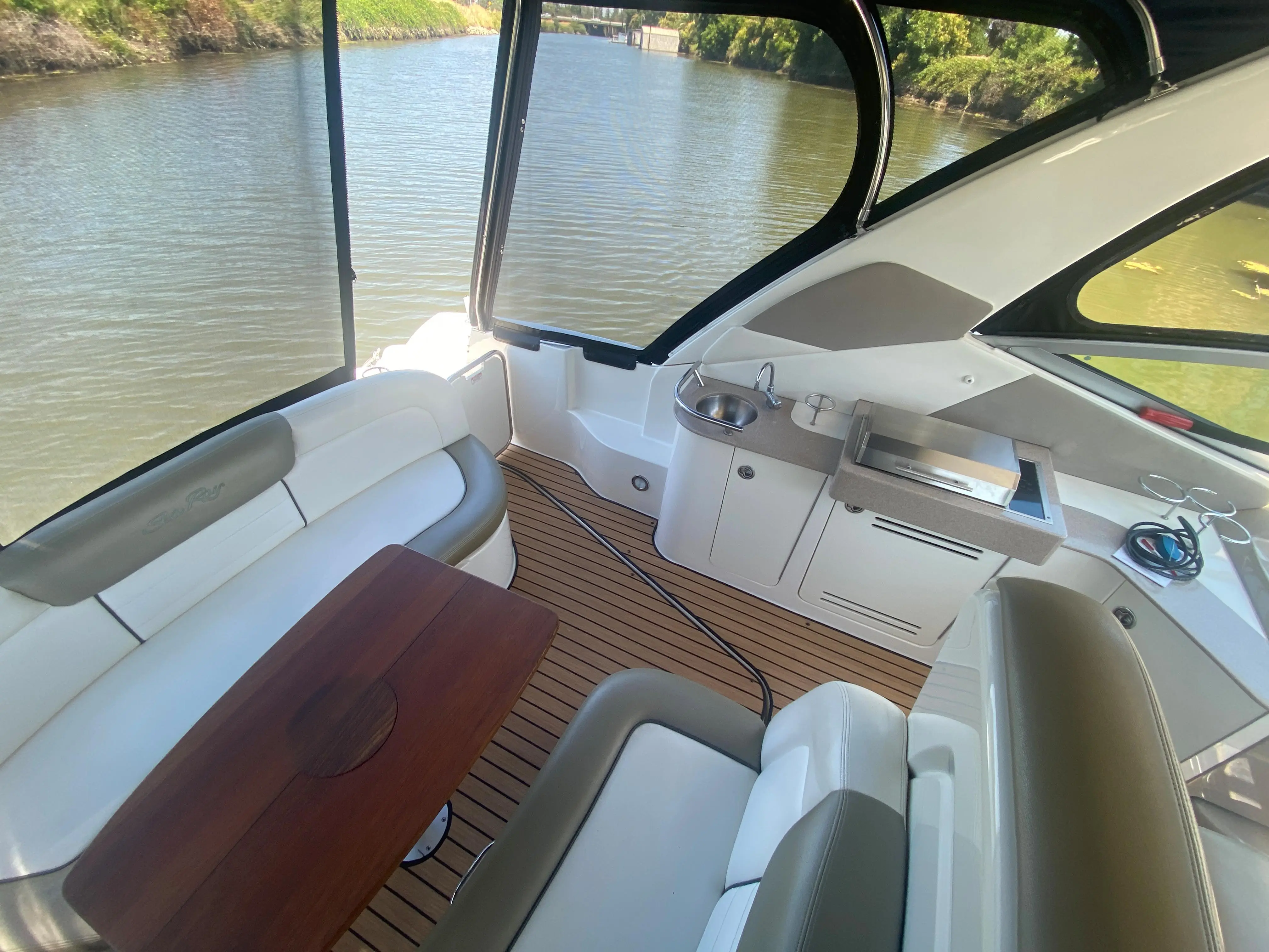 2007 Sea Ray sundancer 310