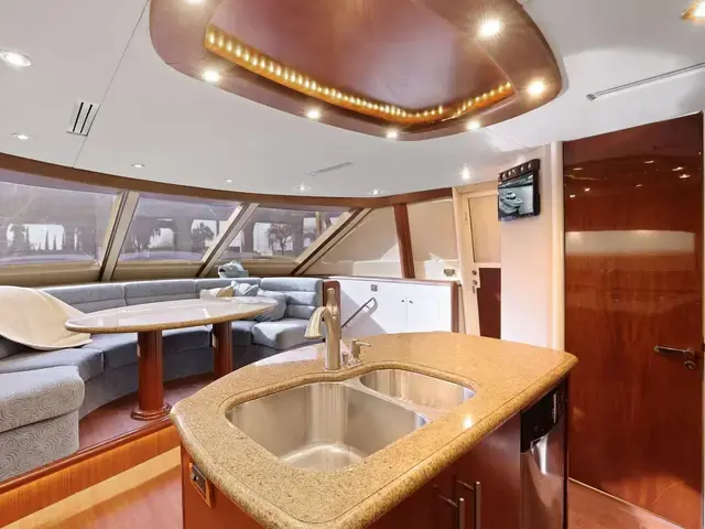 Lazzara Yachts 80 Skylounge M.Y.