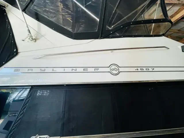 Bayliner 4587 Aft Cabin Motoryacht