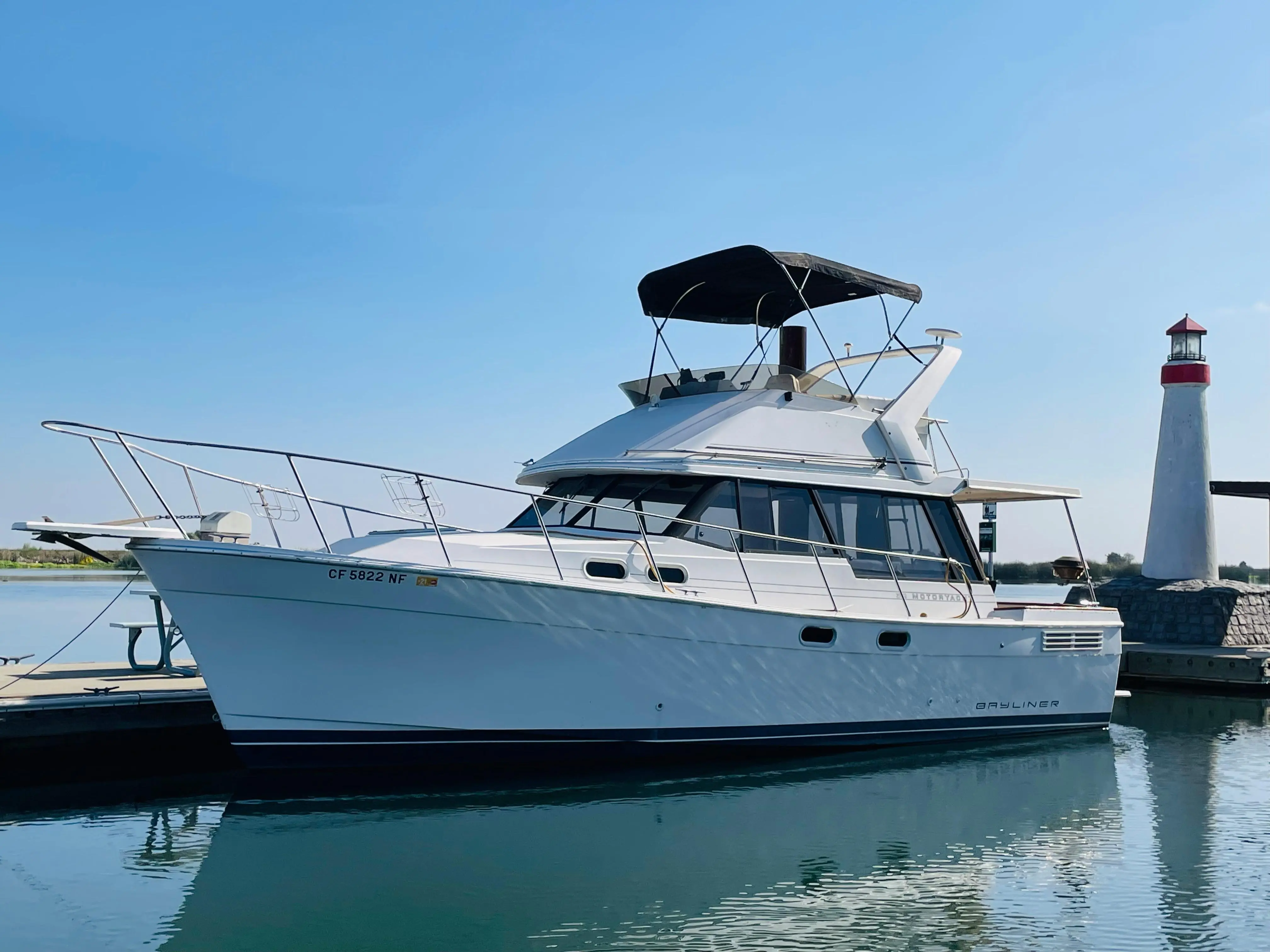 1992 Bayliner 3288 motor yacht