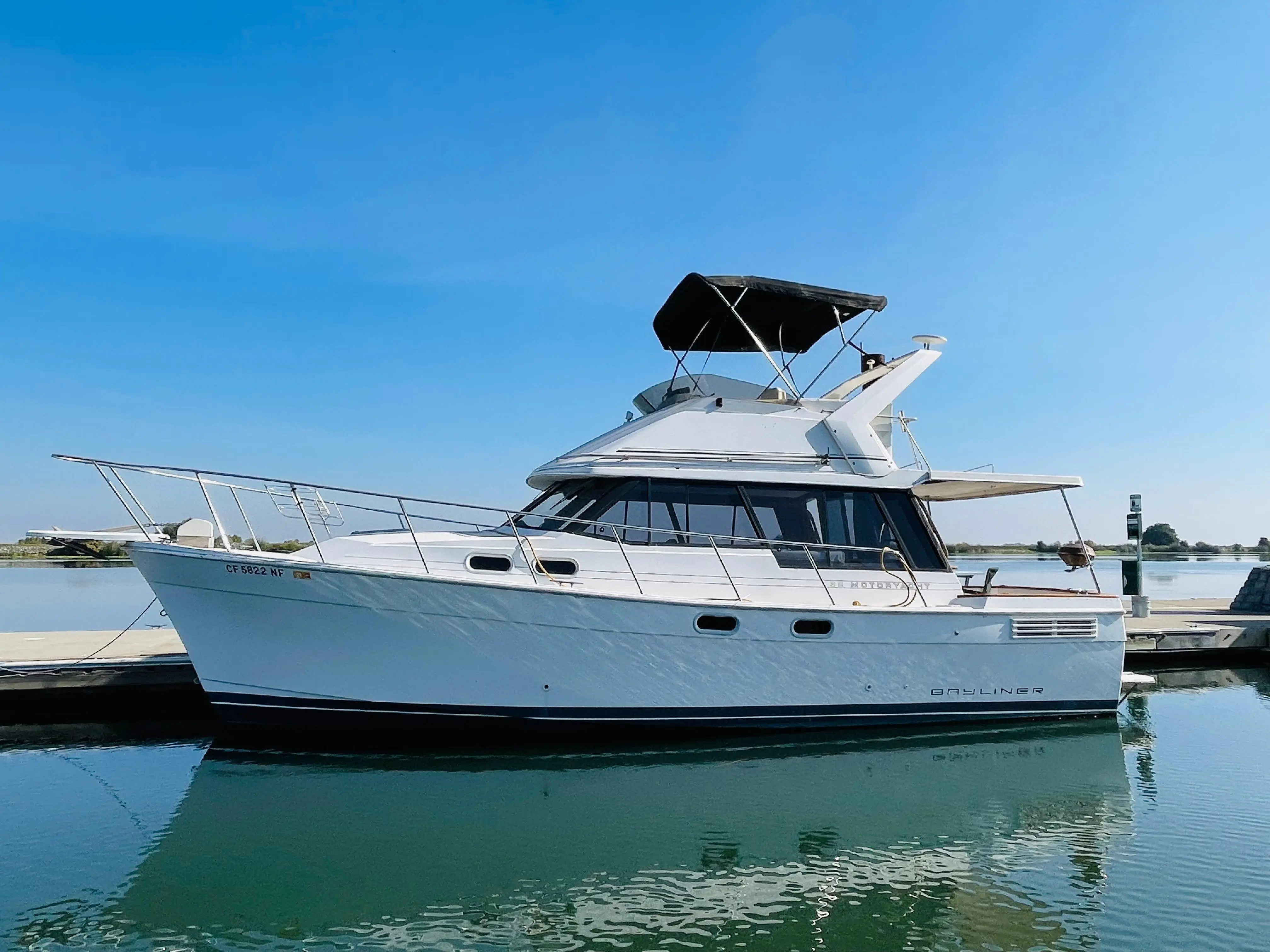 1992 Bayliner 3288 motor yacht