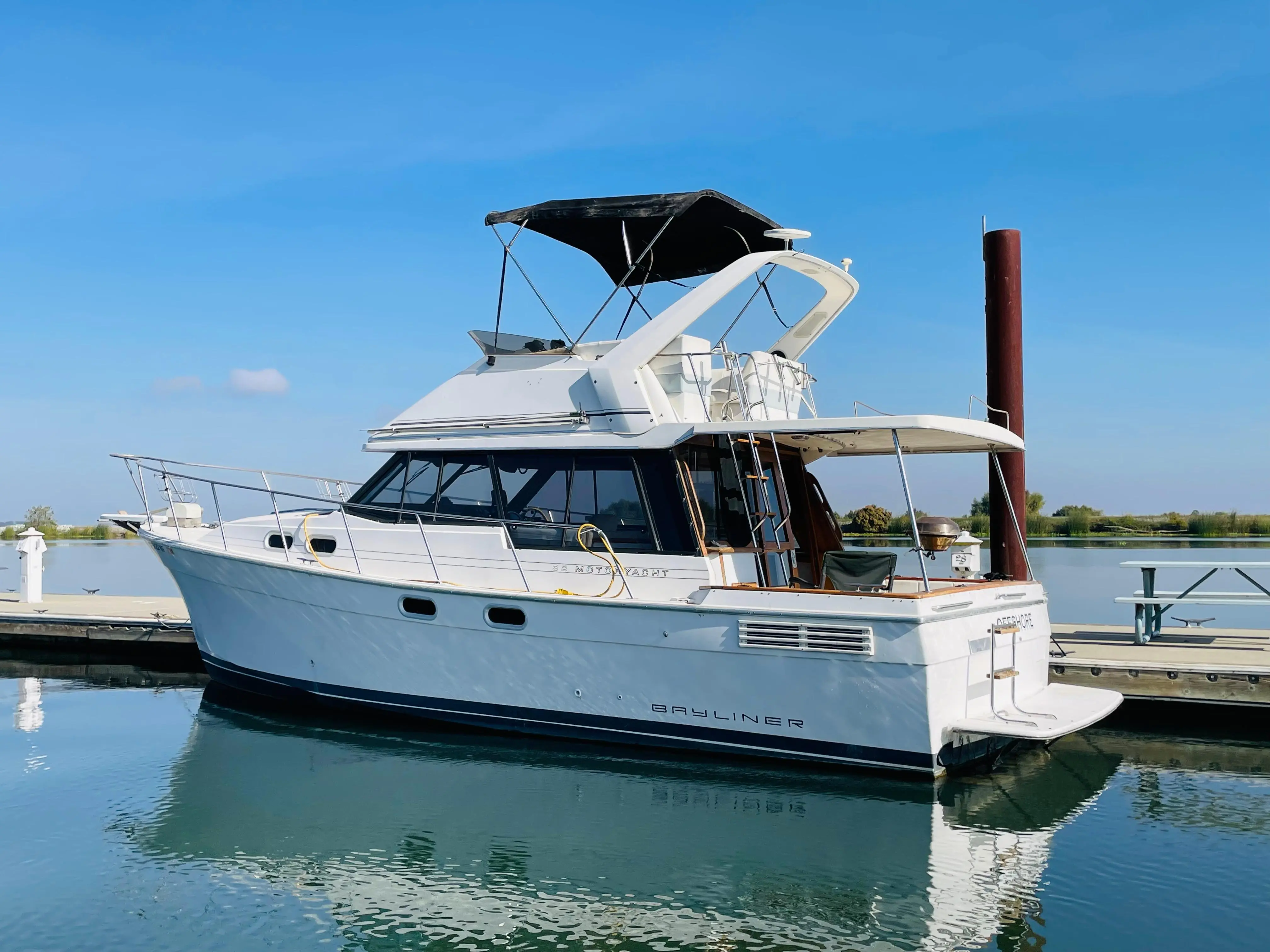 1992 Bayliner 3288 motor yacht