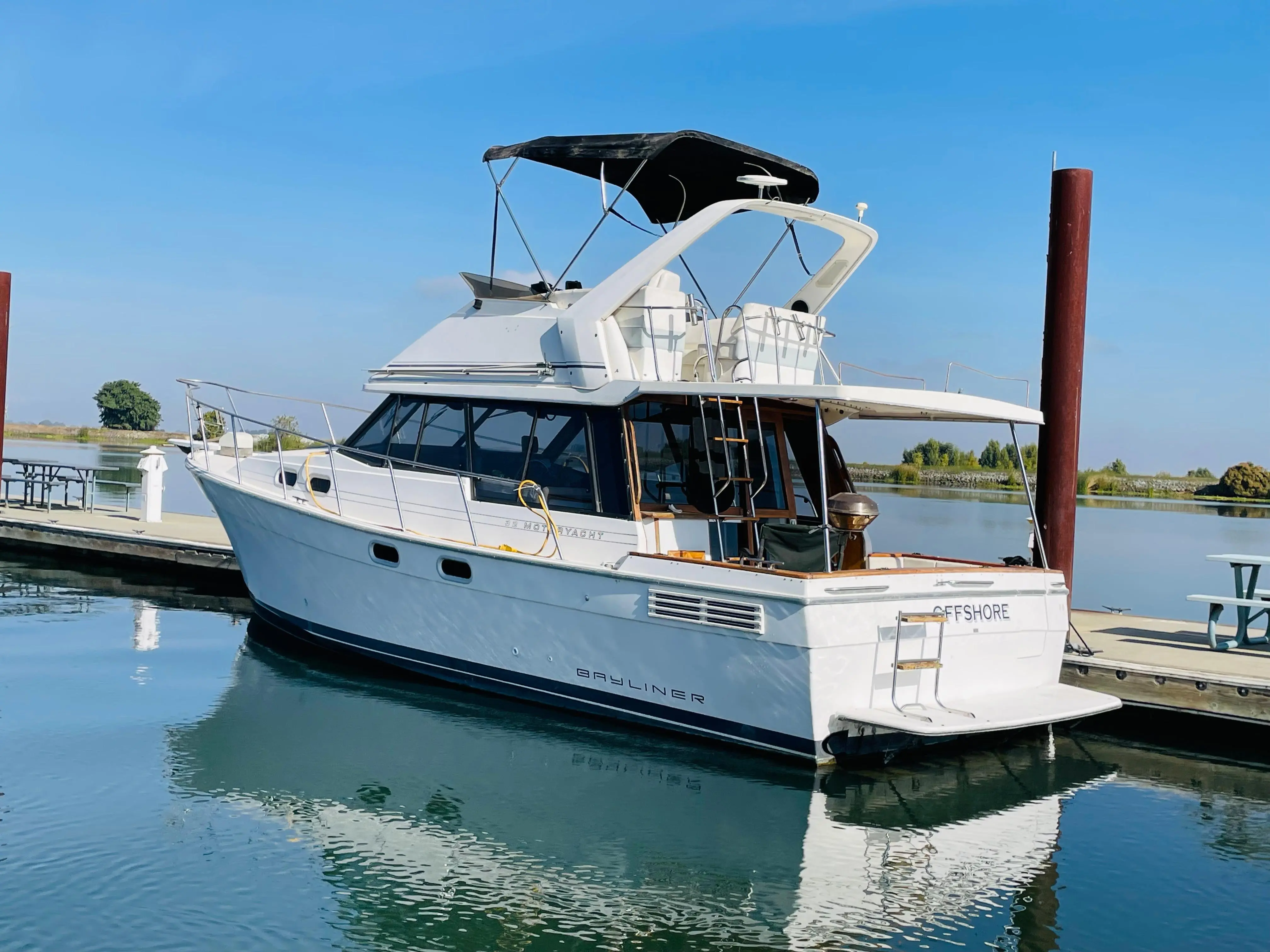 1992 Bayliner 3288 motor yacht