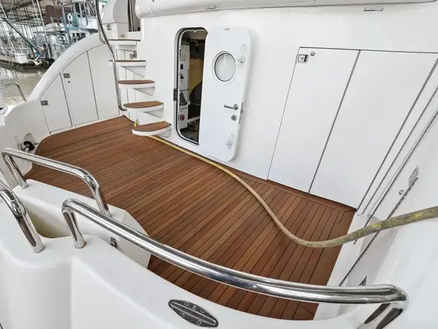 Lazzara Yachts 80 Skylounge M.Y.