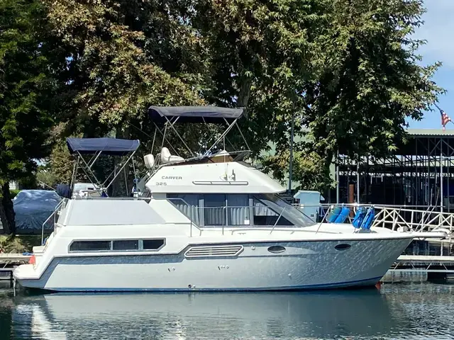 Carver 325 Aft Cabin