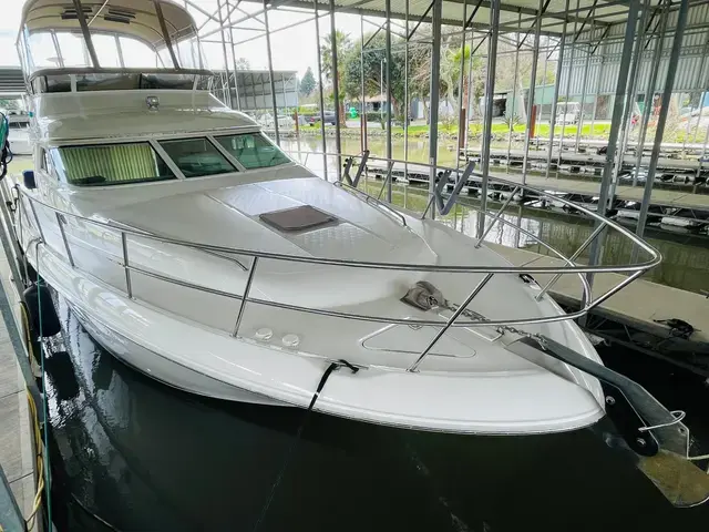 Sea Ray 400 Sedan Bridge