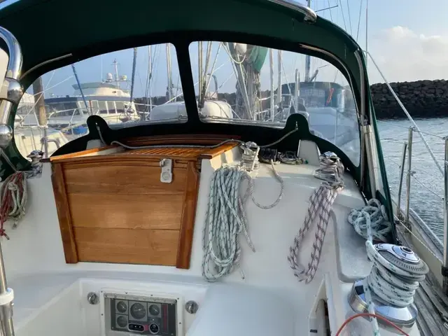 Pacific Seacraft 37