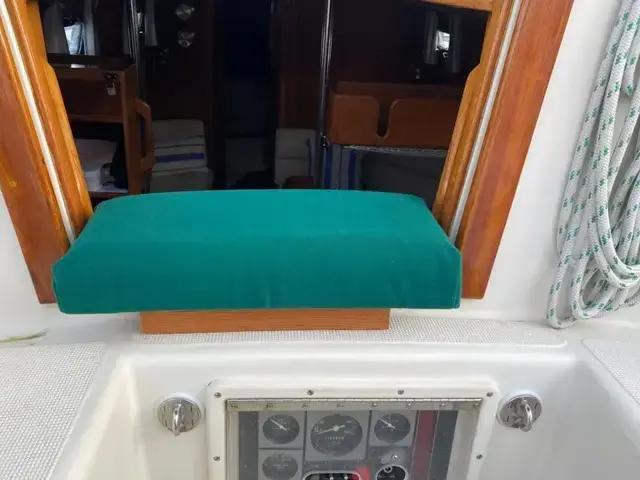 Pacific Seacraft 37