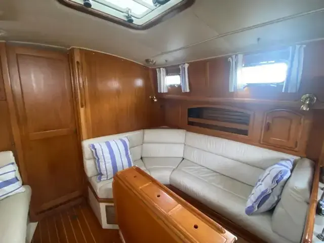 Pacific Seacraft 37