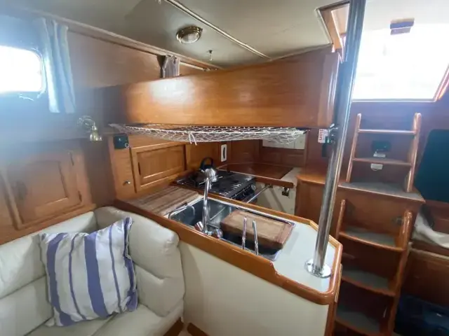 Pacific Seacraft 37