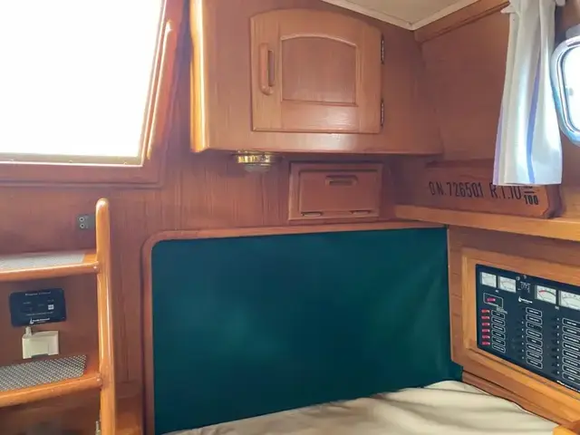 Pacific Seacraft 37