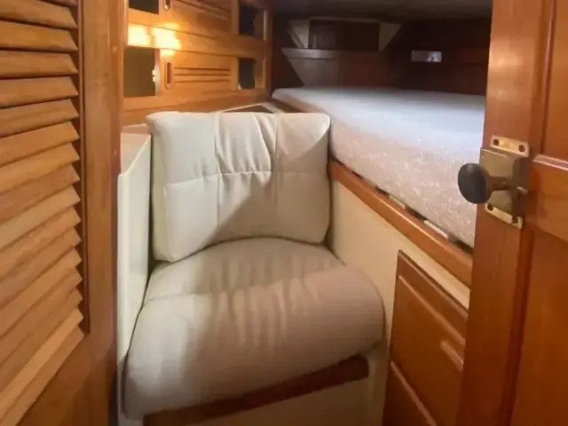 Pacific Seacraft 37