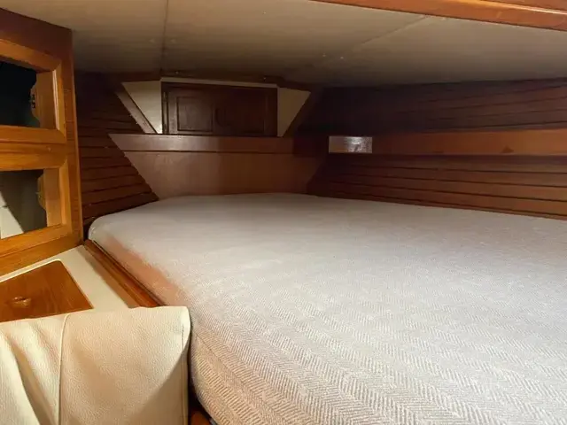 Pacific Seacraft 37