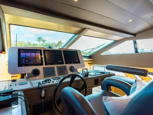 Ferretti Yachts 800 Ht