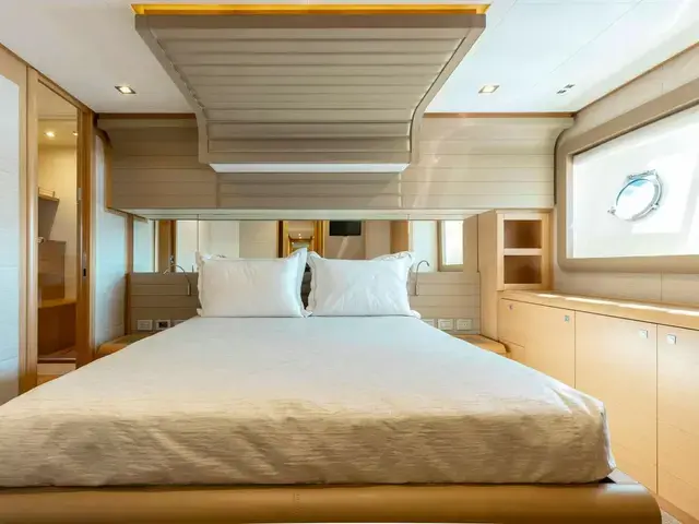 Ferretti Yachts 800 Ht