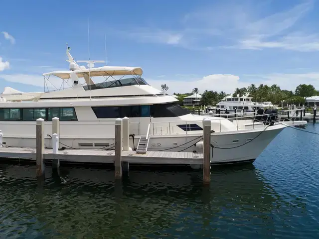 Hatteras 70 Cockpit Motor Yacht