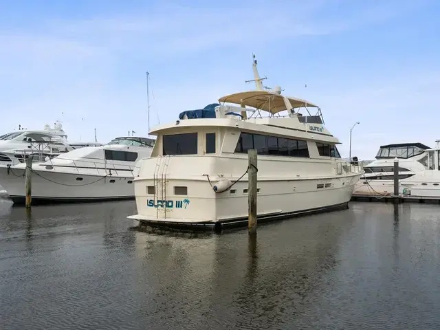 Hatteras 70 Cockpit Motor Yacht