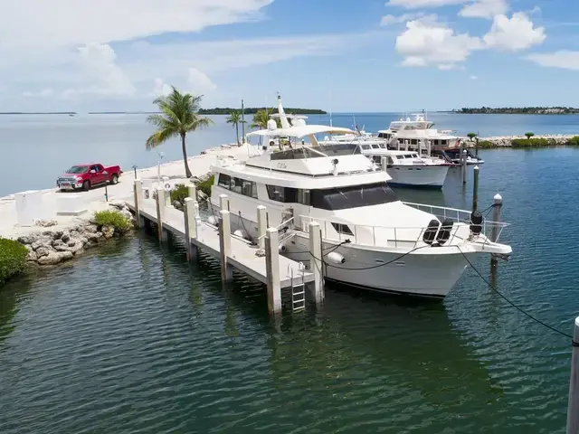 Hatteras 70 Cockpit Motor Yacht