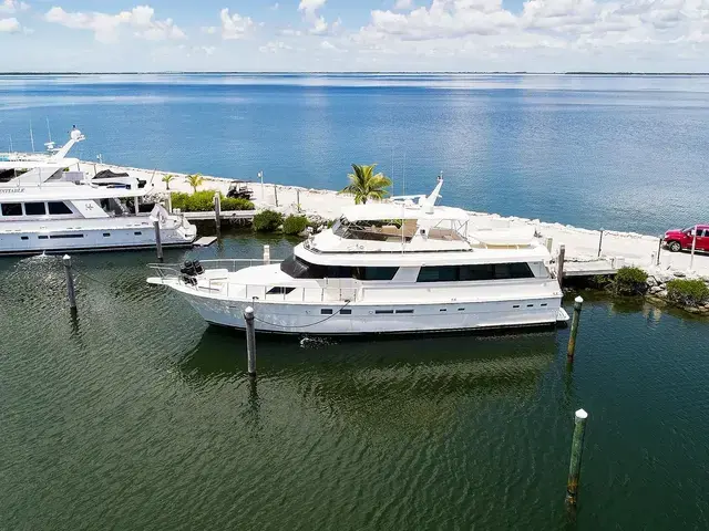 Hatteras 70 Cockpit Motor Yacht