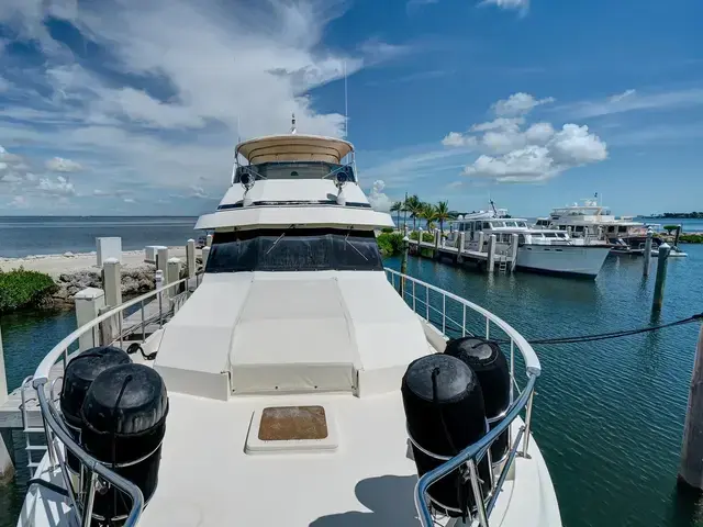 Hatteras 70 Cockpit Motor Yacht