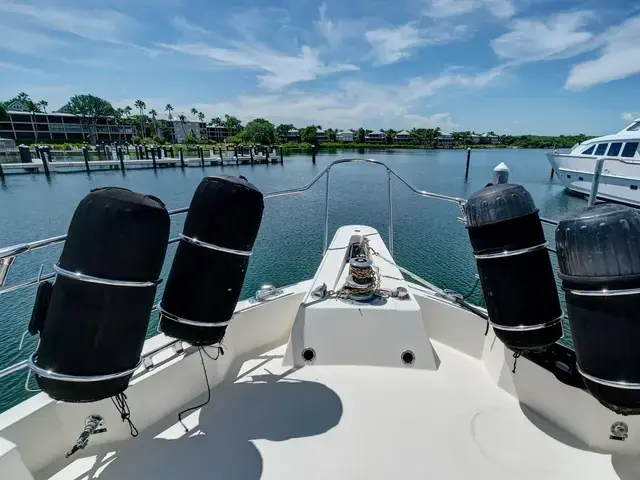 Hatteras 70 Cockpit Motor Yacht